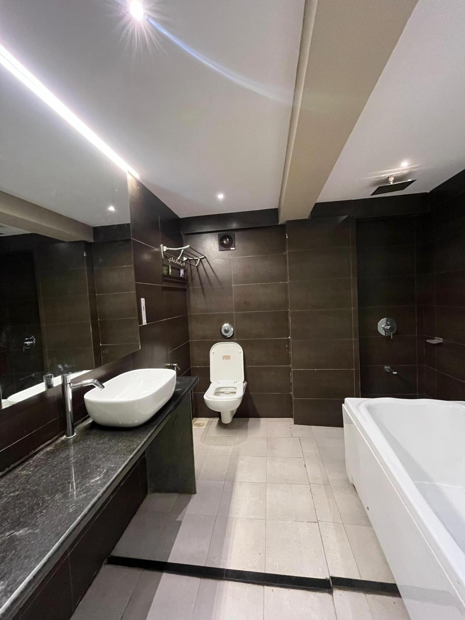 Hotel Merakee - Near Dahisar Mira Road Mumbai Mira-Bhayandar Exterior foto