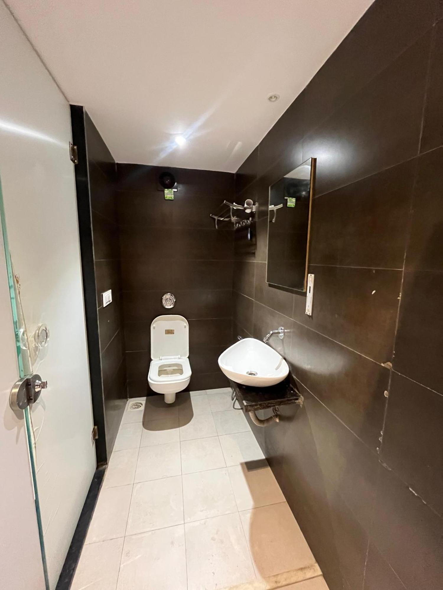 Hotel Merakee - Near Dahisar Mira Road Mumbai Mira-Bhayandar Exterior foto